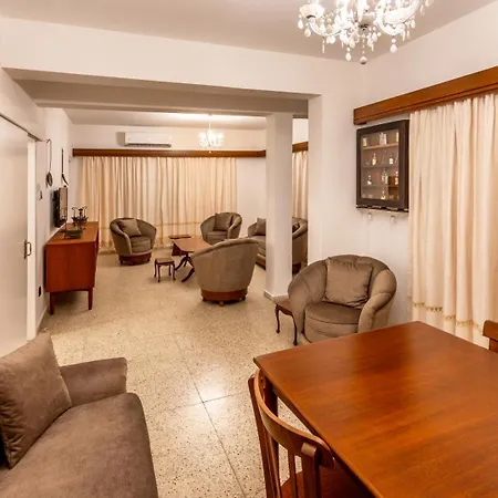 Апартаменты Diamante Guest House-1st Floor Фамагуста