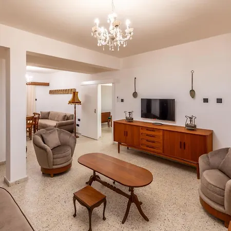 Diamante Guest House-1st Floor Фамагуста