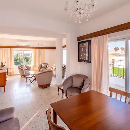 Diamante Guest House-1st Floor דירה