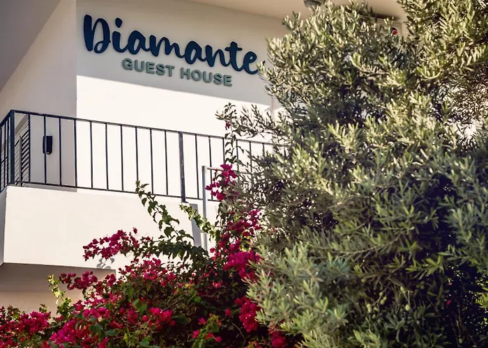 Diamante Guest House-1st Floor アパート ファマグスタ