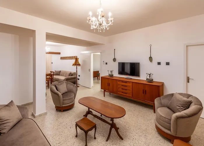 Diamante Guest House-1st Floor ファマグスタ